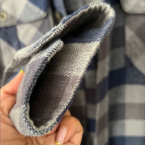 Field & Stream Navy and Gray Plaid Button Up Flannel in Size L - Picture 5 of 12